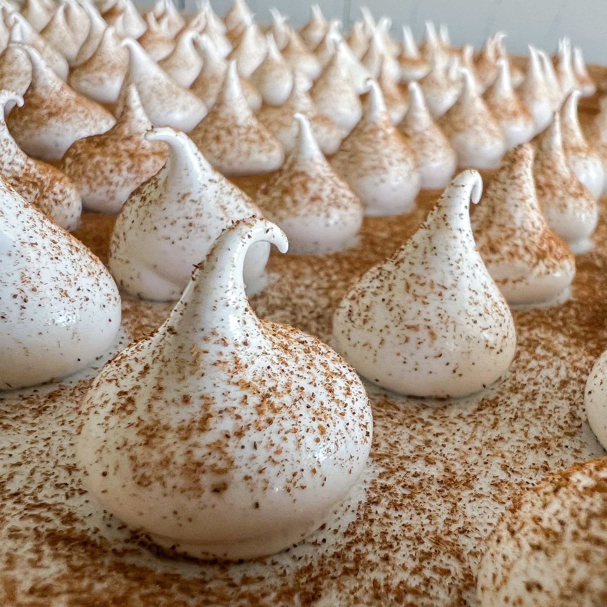 Cinnamon Donut Meringues - La Bouche